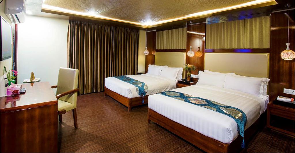 Hotel Noorjahan Grand Силет Екстериор снимка