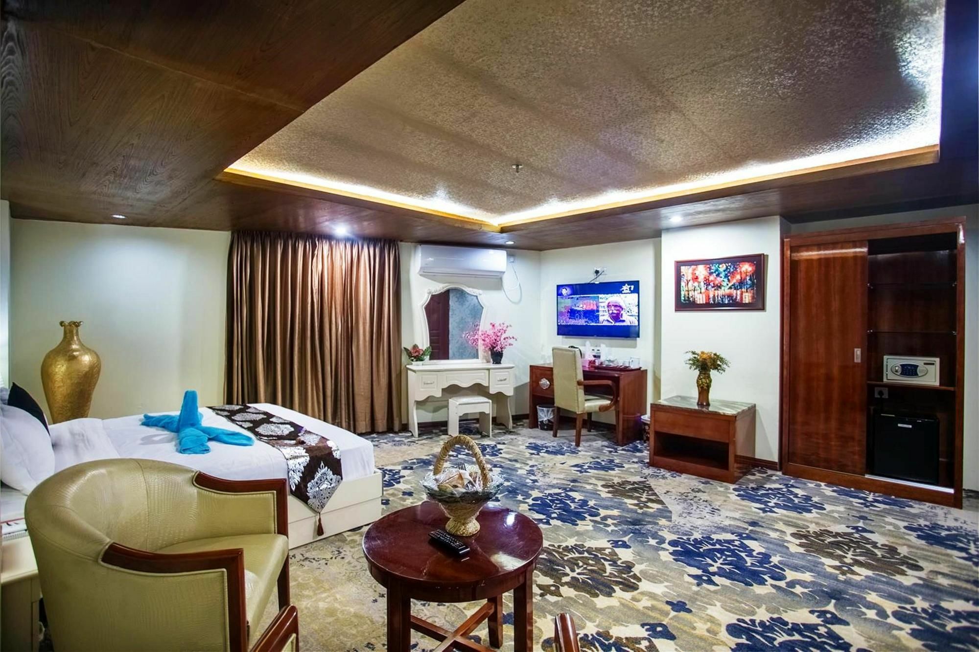 Hotel Noorjahan Grand Силет Екстериор снимка